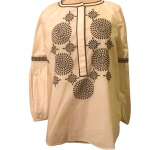 - 💕Tory Burch White Cotton Top with Navy Compliment 4